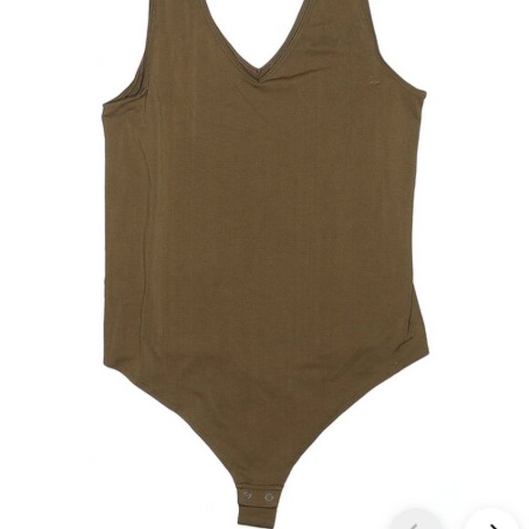 Juniors' SO® Plus Size Seamless V-Neck Tank Top Bodysuit NWT - Picture 1 of 6